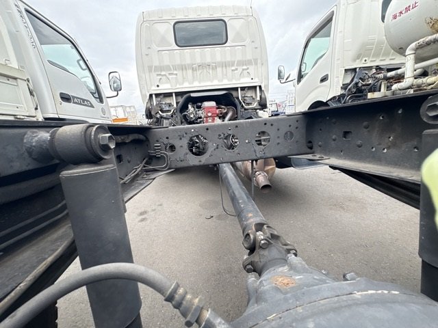 2009 Trailer Head Hino Dutro BDG-XZU334M - Image 17
