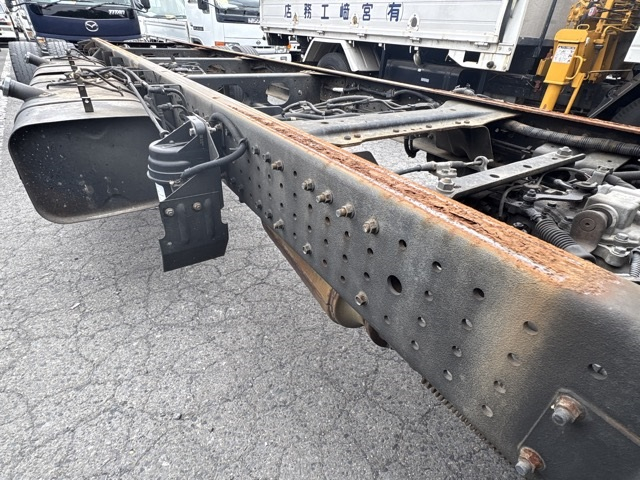 2016 Chassis Truck Mitsubishi Fuso Canter TKG-FED90 - Image 20