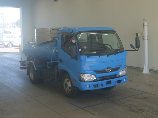 2017 Vacuum Truck Hino Dutro TKG-XZU600E - Image 3