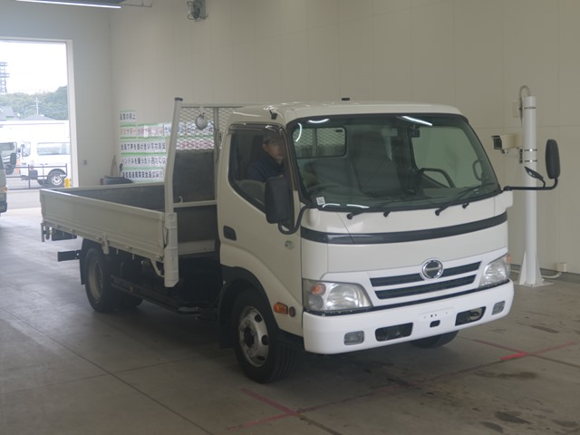 2010 Flat Body Truck Hino Dutro BDG-XZU414M - Image 3