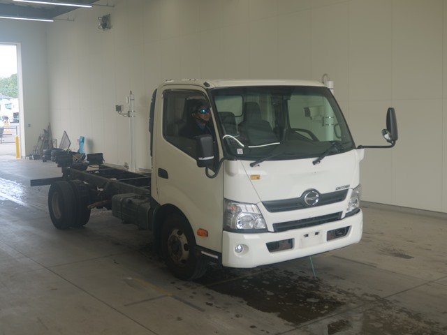 2016 Chassis Truck Hino Dutro TKG-XZU710M - Image 3