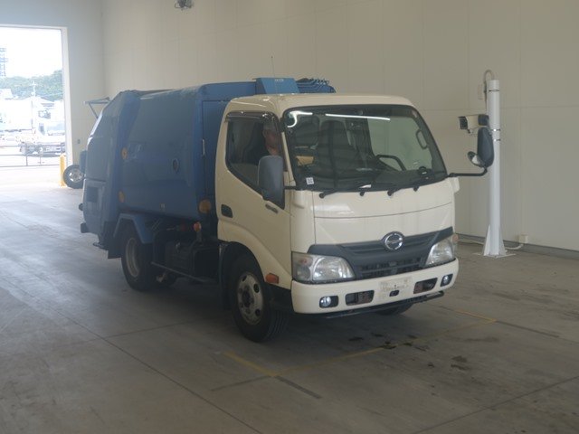2011 Garbage Truck Hino Dutro SKG-XZU600X - Image 3
