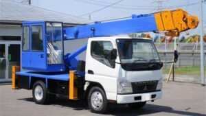 2006 Crane Truck Mitsubishi Fuso Canter FE73DBX