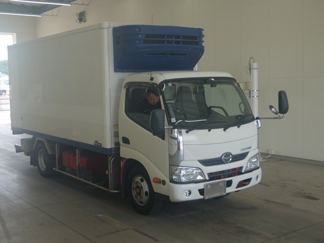 2017 Freezer Refrigerator Truck Hino Dutro TKG-XZU655M - Image 3