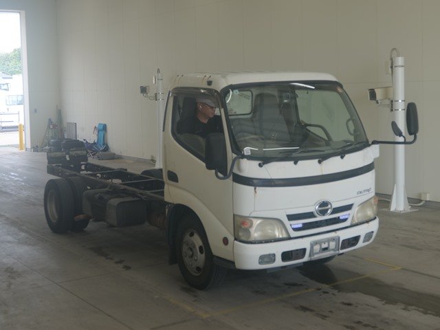 2008 Chassis Truck Hino Dutro BDG-XZU344M - Image 3