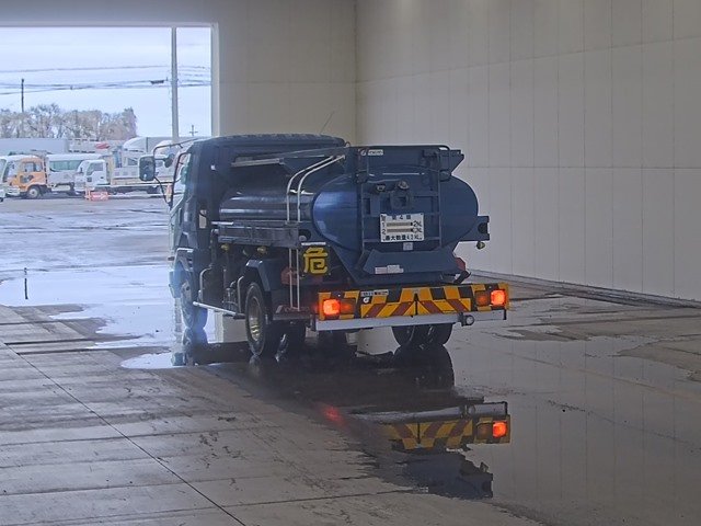 2014 Tank Truck Mitsubishi Fuso Fighter TKG-FK61F - Image 4