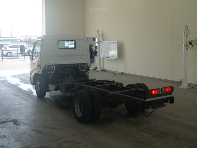 2008 Chassis Truck Hino Dutro BDG-XZU344M - Image 4