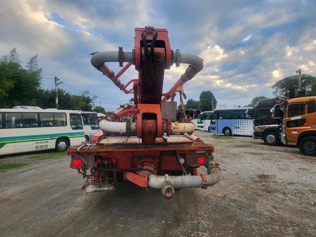 2002 Concrete Pump Truck Isuzu Giga KL-CYZ81Q3 - Image 5