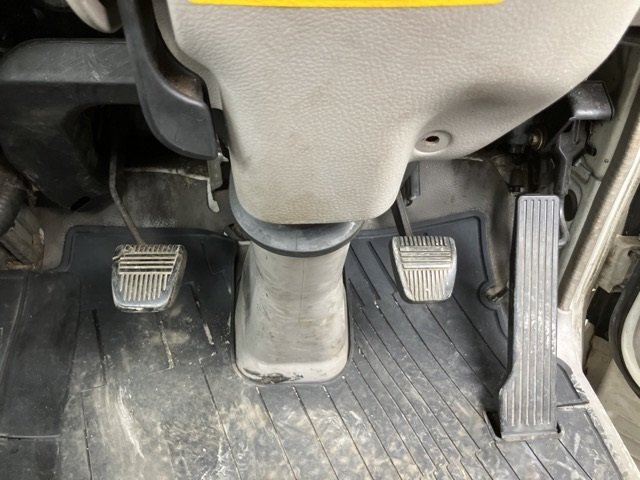 2004 Flat Body Truck Hino Dutro 625,868 - Image 7