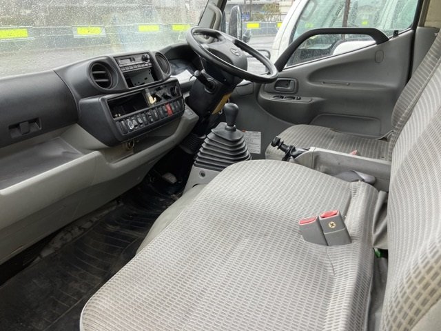 2017 Van Wing Hino Dutro TKG-XZU655M - Image 8