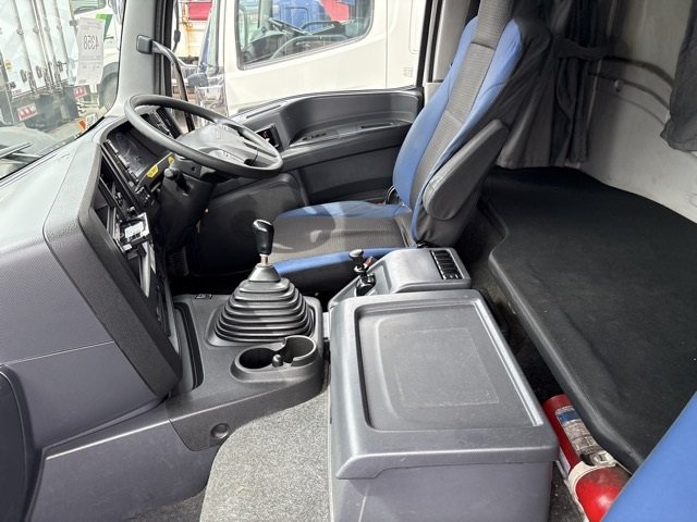 2016 Freezer Refrigerator Truck Isuzu Giga QKG-CYJ77BA - Image 8