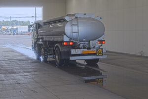2005 Tank Truck Nissan UD KL-CV27A