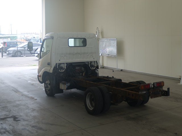2015 Chassis Truck Hino Dutro TKG-XZU645M - Image 4