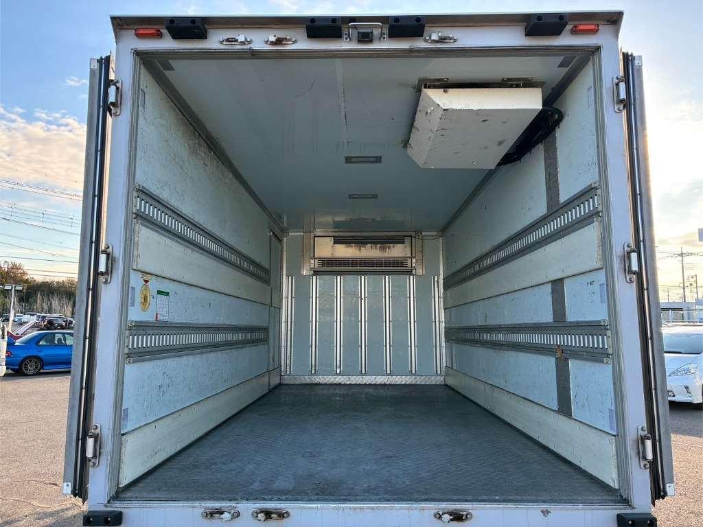 2016 Freezer Refrigerator Truck Mitsubishi Fuso Canter FEB50 - Image 19