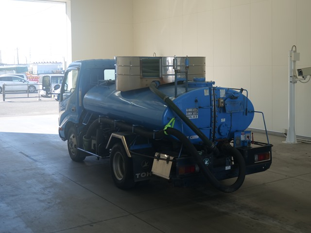 2017 Vacuum Truck Hino Dutro TKG-XZU600E - Image 5