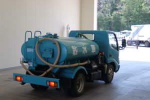 2005 Tank Truck Hino Dutro PB-XZU301M