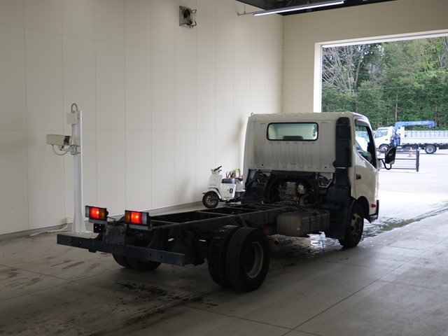 2016 Chassis Truck Hino Dutro TKG-XZU710M - Image 5