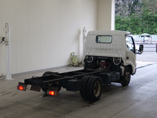 2009 Trailer Head Hino Dutro BDG-XZU334M - Image 5