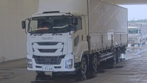 2017 Van Wing Isuzu Giga QKG-CYJ77B
