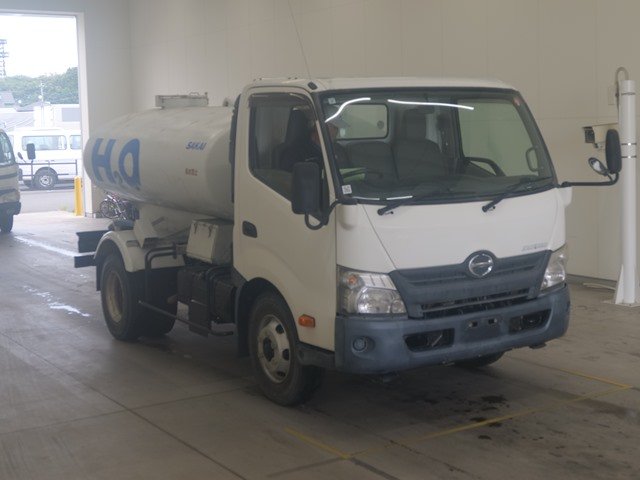 2014 Tank Truck Hino Dutro TKG-XZU700X - Image 3