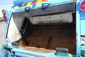 2017 Garbage Truck Isuzu Forward LPG-FTR90S2