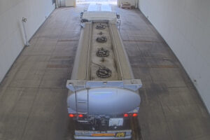 2005 Tank Truck Nissan UD KL-CV27A