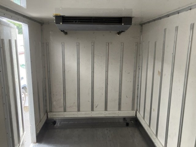 2017 Freezer Refrigerator Truck Isuzu Elf TRG-NKR85A - Image 21