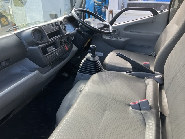 2013 Dump Tipper Truck Hino Dutro TKG-XZC610T - Image 8