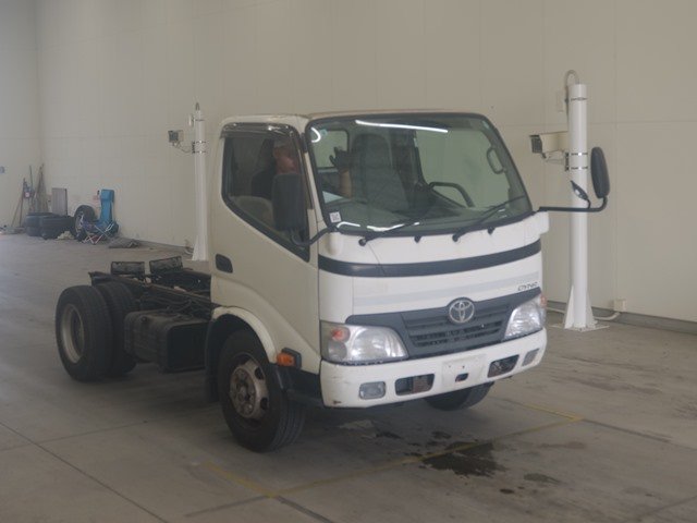2010 Chassis Truck Toyota Dyna BDG-XZU354H - Image 3