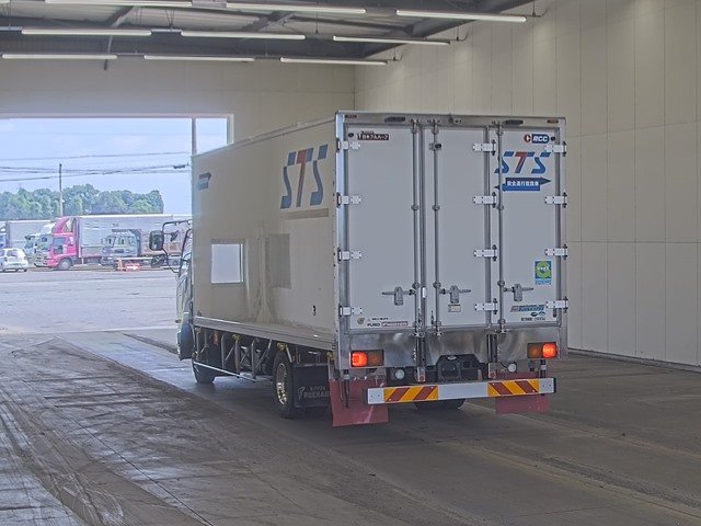 2017 Freezer Refrigerator Truck Mitsubishi Fuso Fighter TKG-FK74F - Image 4