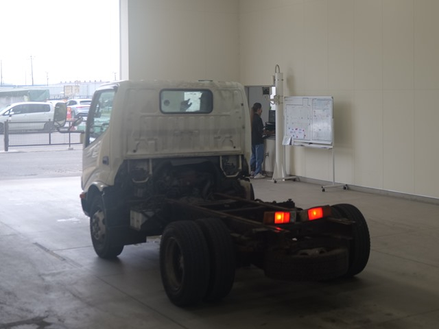 2010 Chassis Truck Toyota Dyna BDG-XZU354H - Image 4