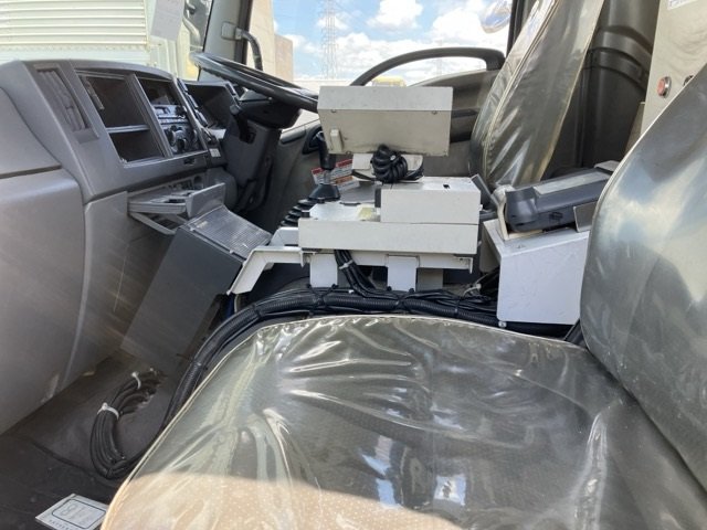 2011 Tank Truck Isuzu Forward PKG-FRR90S1 - Image 8