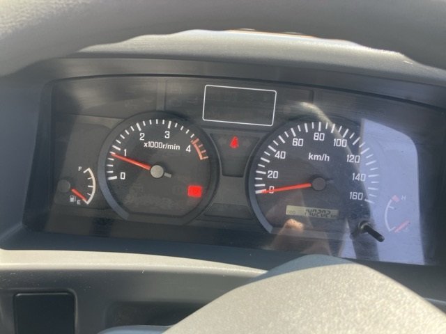 2018 Van Wing Isuzu Elf TPG-NMS85AN - Image 10