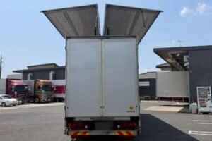 2016 Van Wing Mitsubishi Fuso Super Great FS64VZ
