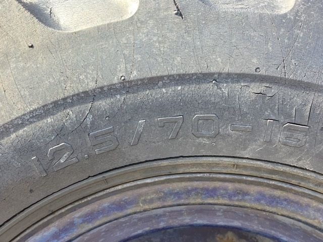 Wheel Loader KOMATSU WA30-3 1988 - Image 11