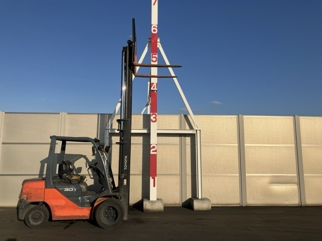 Forklift Toyota 02-8FD30 2018 - Image 14