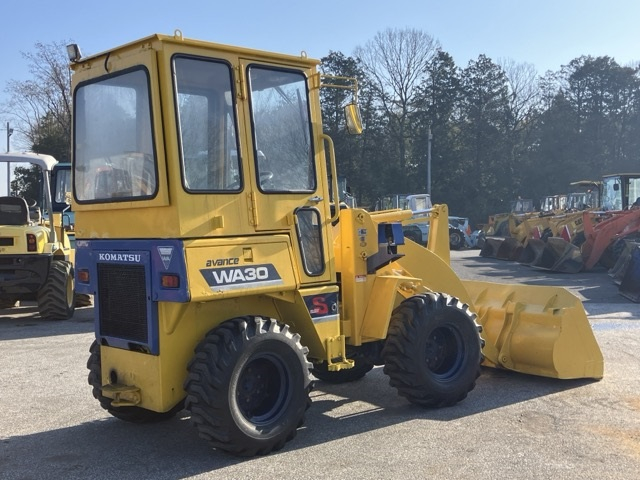Wheel Loader KOMATSU WA30-3 1988 - Image 4