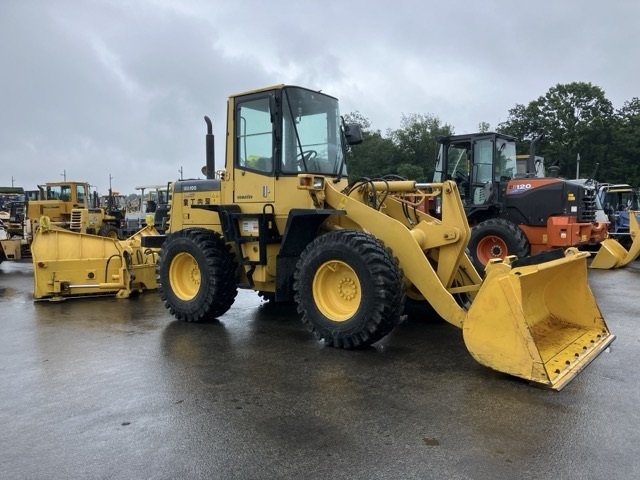 Wheel Loader KOMATSU WA100-3 2000 - Image 3