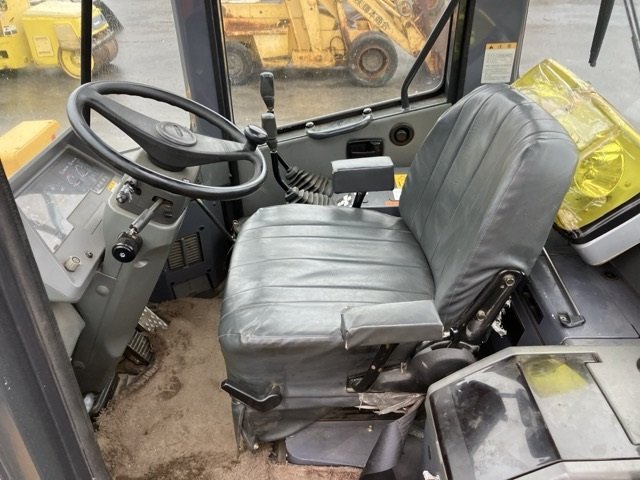 Wheel Loader KOMATSU WA100-3 2000 - Image 13