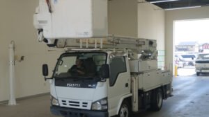 2006 Aerial Platform Isuzu Elf PB-NKR81N - Image 1