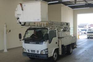 2006 Aerial Platform Isuzu Elf PB-NKR81N - Image 1