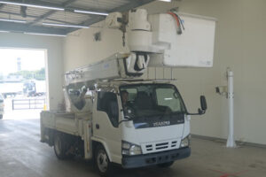 2006 Aerial Platform Isuzu Elf PB-NKR81N - Image 2