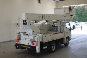 2006 Aerial Platform Isuzu Elf PB-NKR81N - Image 3