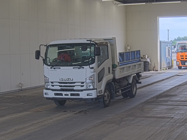 2016 Dump Tipper Isuzu Forward TKG-FRR90S1 - Image 1