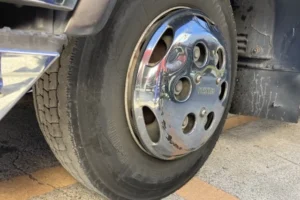 2013 Van Wing Isuzu Forward TKG-FRR90T2