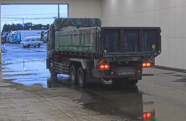 2016 Dump Tipper Truck UD Nissan Quon QKG-CX5YL - Image 4