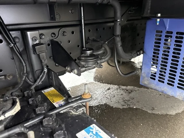 2017 Freezer Refrigerator Truck Isuzu Elf TRG-NKR85A - Image 13