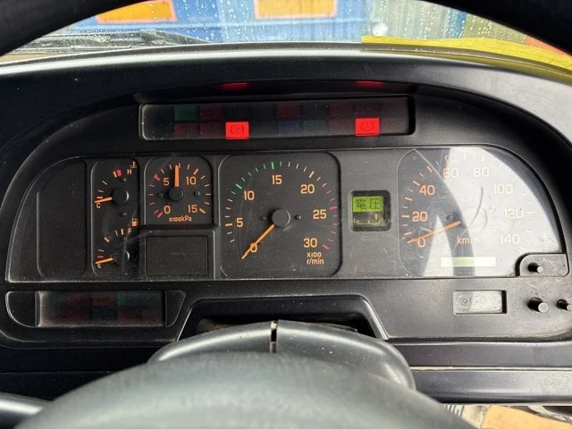 2001 Concrete Mixer Truck Isuzu Giga KL-CXZ73K3 - Image 9